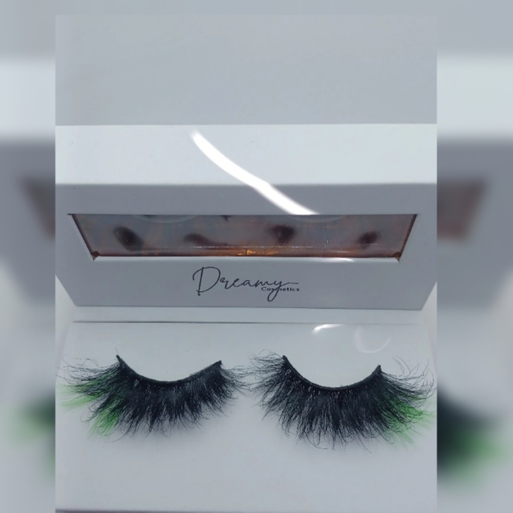 LASHES - Picture 3 of 4